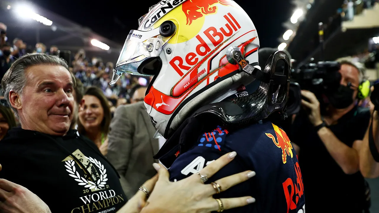 Verstappen egy Ferrarit támogat a DTM-ben