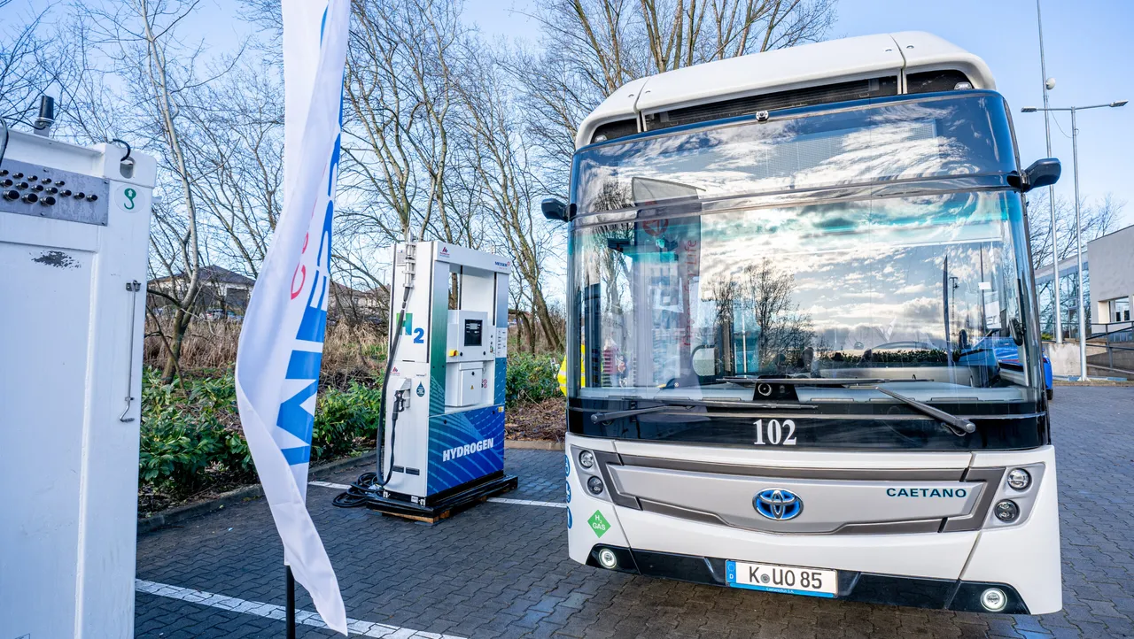 Podcast: Mitől lesz zöld egy busz és miért jár ezzel jól az is, aki nem használja?