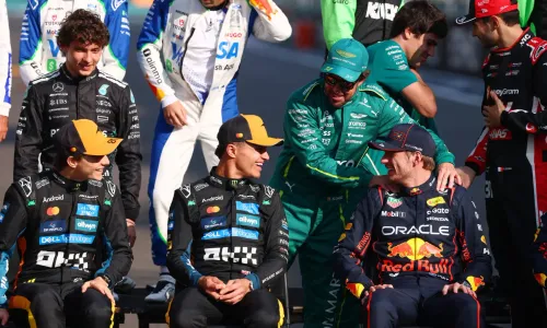 Lehetetlen feladatok: felismered az F1-es versenyzőt a válláról, a füléről vagy a körméről?